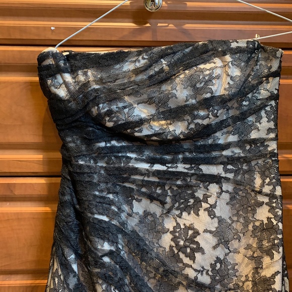 Long strapless black lace dress - Picture 2 of 3